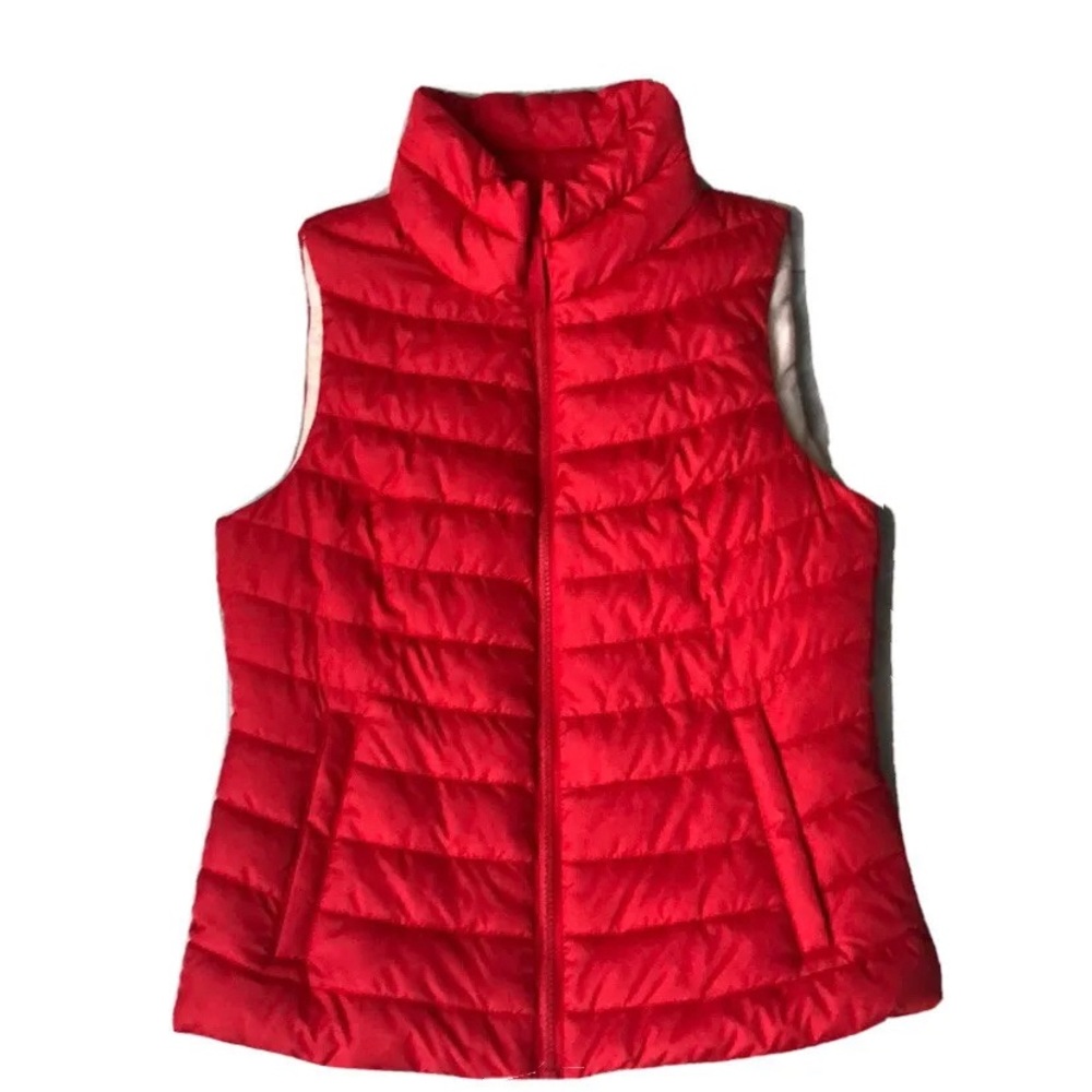 Brand New Gap Women’s Lightweight Puffer Vest, size medium Red, NWOT